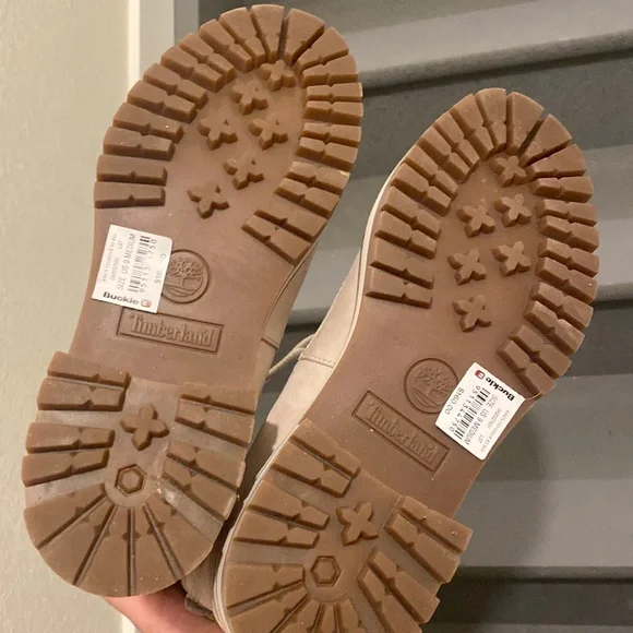 NEW! Timberland Women’s boot. - Picture 6 of 6